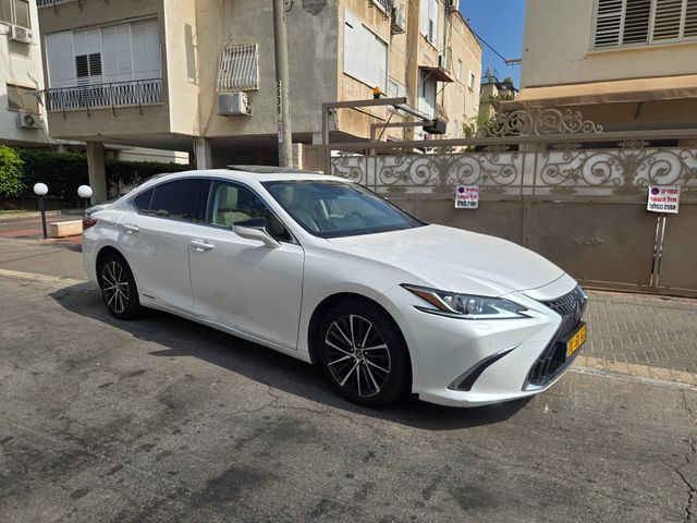לקסוס ES