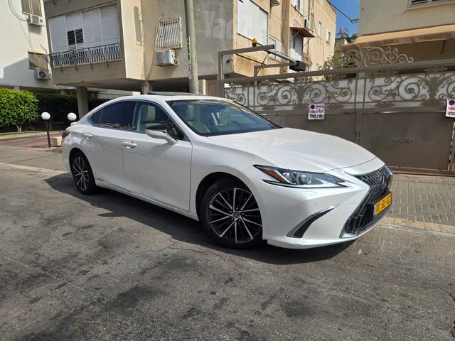 לקסוס ES