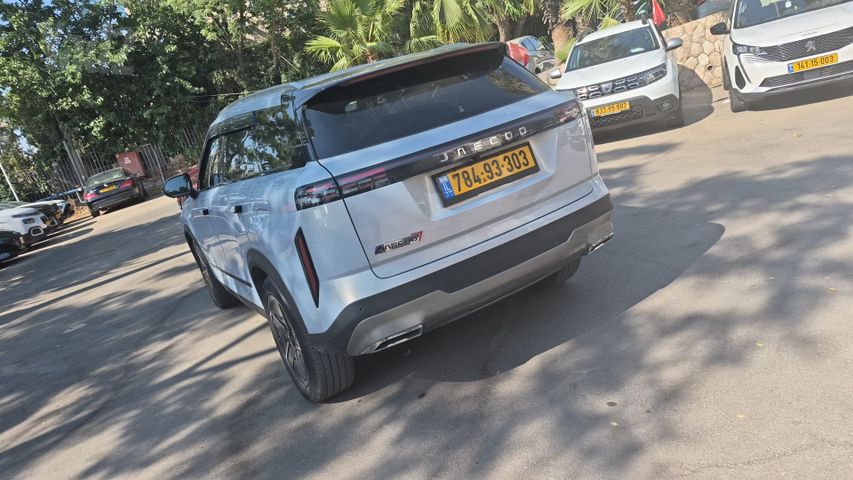 ג'אקו J7