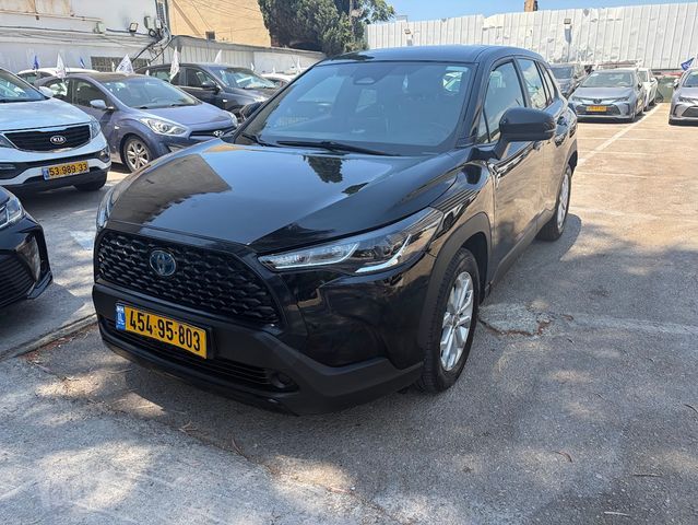 מודעת רכב טויוטה קורולה קרוס 1