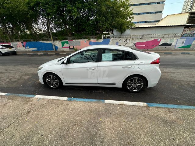 יונדאי איוניק
