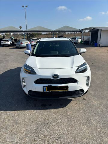 מודעת רכב טויוטה יאריס קרוס
