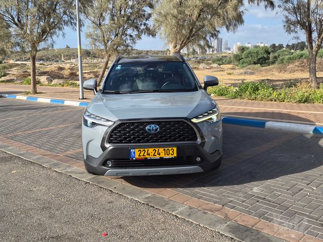 מודעת רכב טויוטה קורולה קרוס