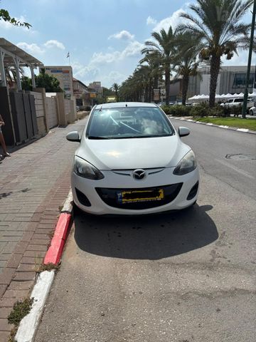 מודעת רכב מאזדה 2