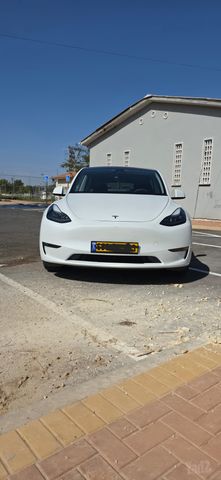 מודעת רכב טסלה מודל Y