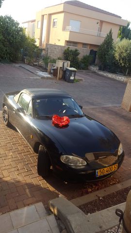 מודעת רכב מאזדה MX-5