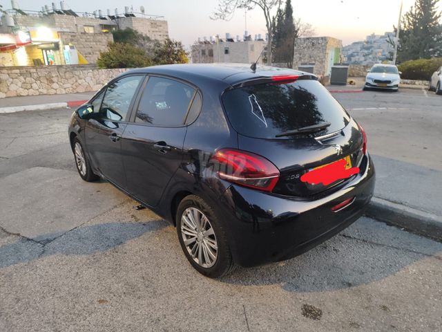 פיג'ו 208