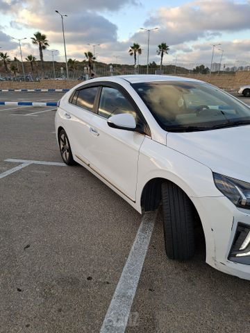 יונדאי איוניק