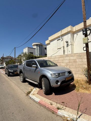 מיצובישי טרייטון / L200