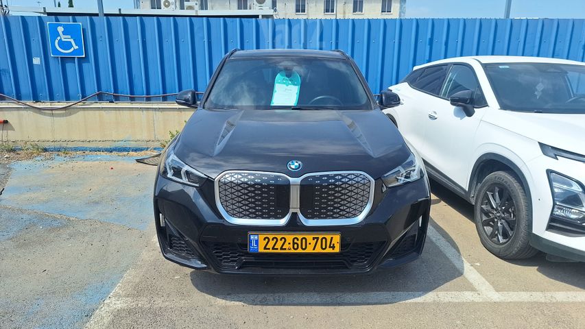 ב מ וו IX1