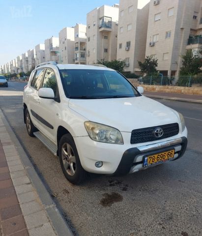 טויוטה RAV4