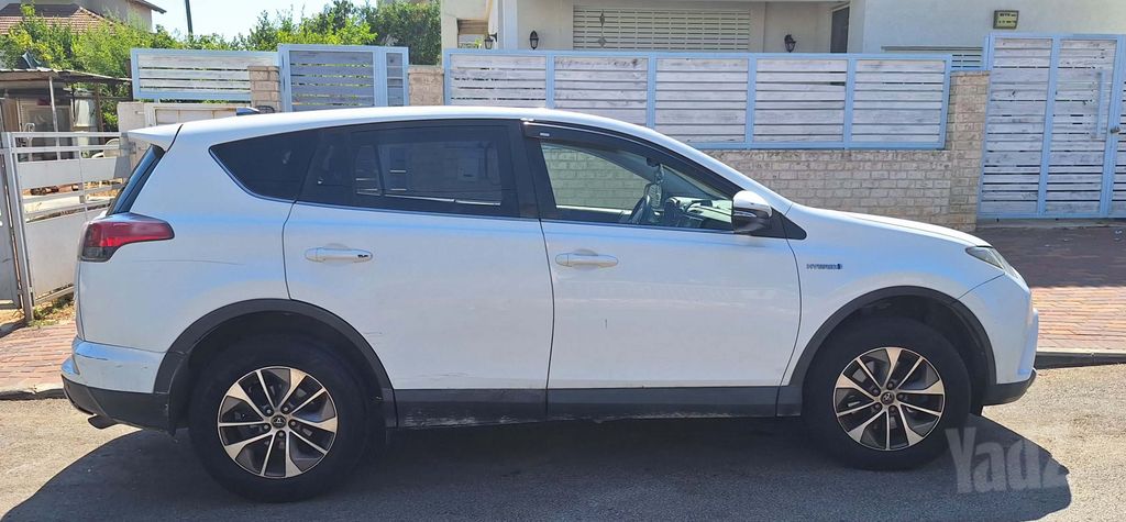 טויוטה RAV4