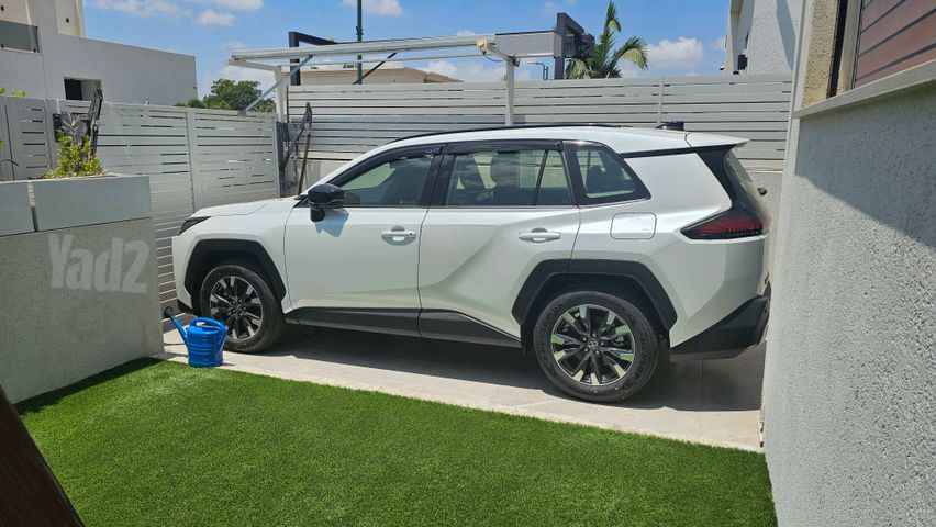 מודעת רכב טויוטה RAV4