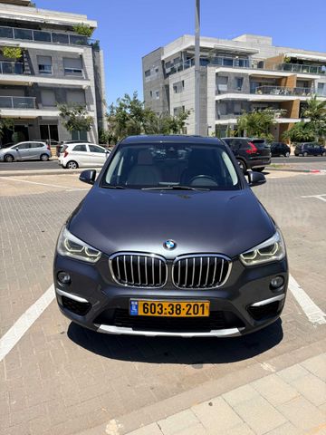 ב מ וו X1