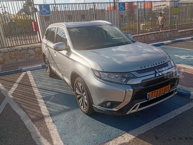 מיצובישי אאוטלנדר