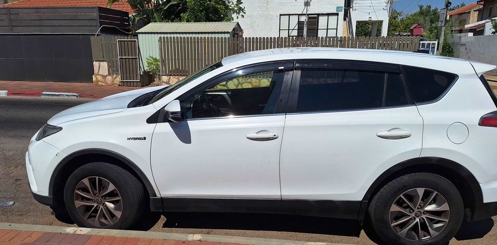 טויוטה RAV4