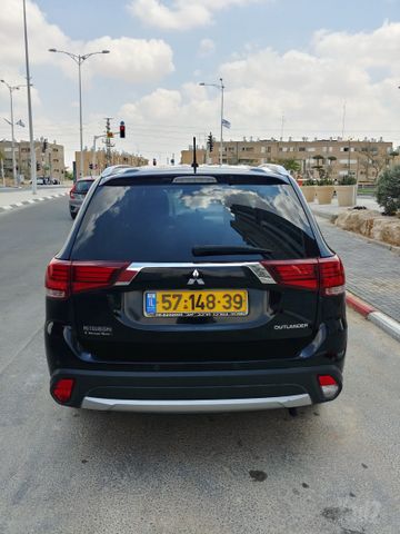 מיצובישי אאוטלנדר