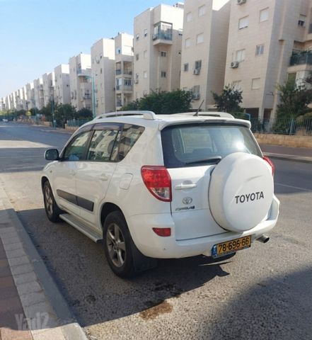 מודעת רכב טויוטה RAV4