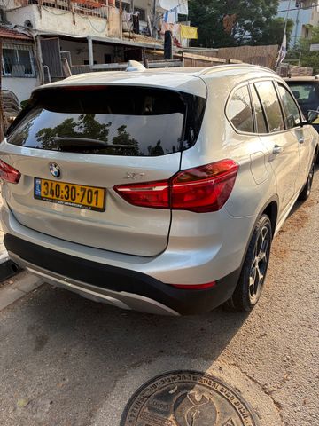 ב מ וו X1
