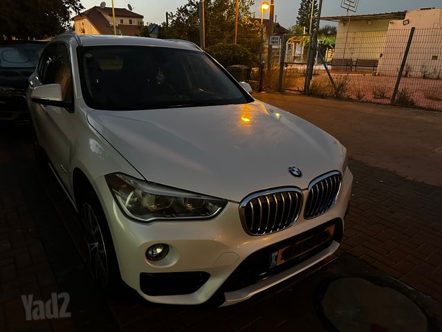 ב מ וו X1