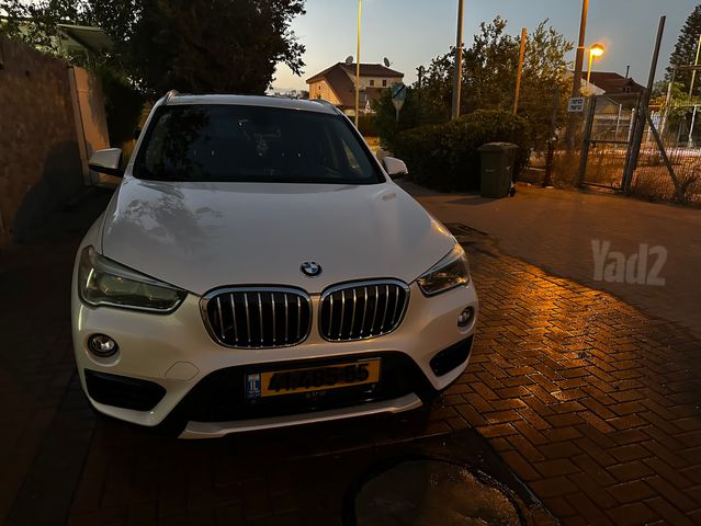 ב מ וו X1