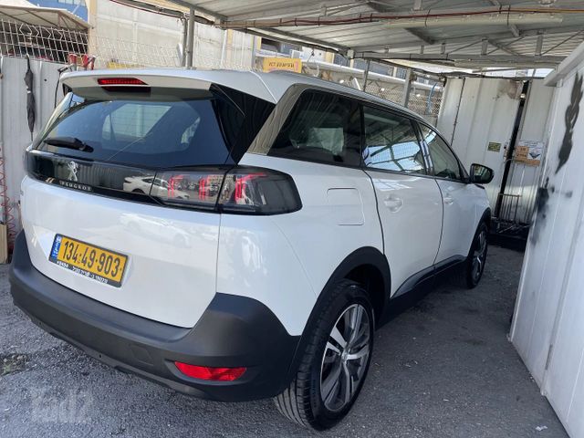 פיג'ו 5008