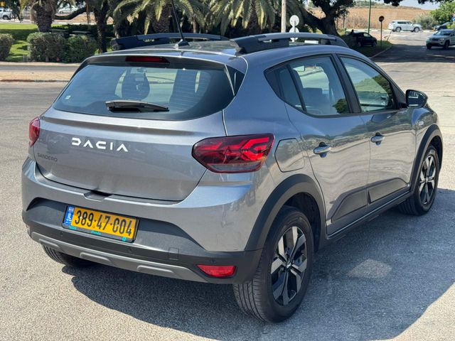 דאצ'יה סנדרו Stepway