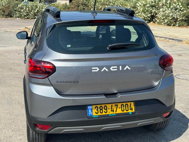 דאצ'יה סנדרו Stepway