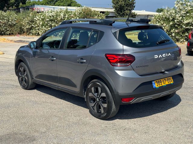 דאצ'יה סנדרו Stepway