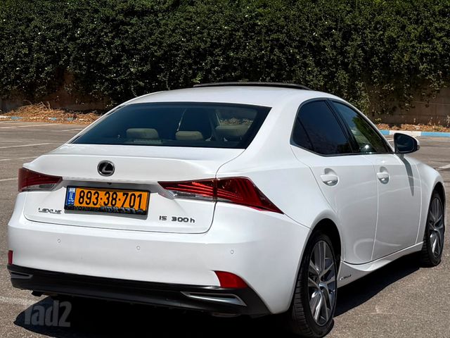 לקסוס IS