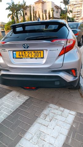 מודעת רכב טויוטה C-HR