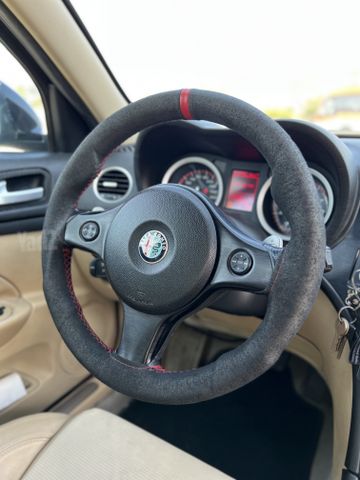מודעת רכב אלפא רומיאו 159