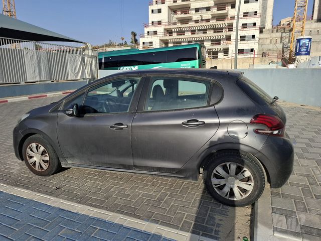 פיג'ו 208
