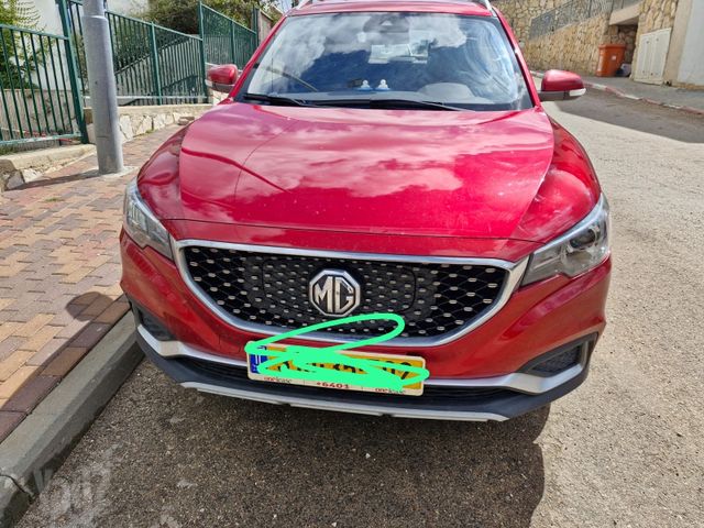 מודעת רכב אם ג'י ZS