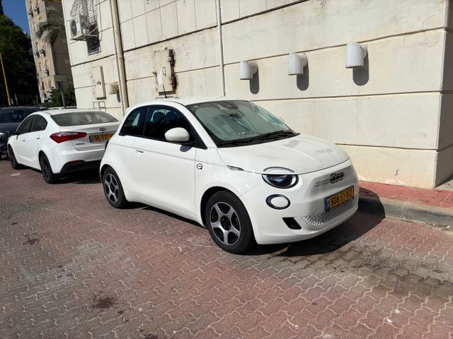 מודעת רכב פיאט 500E