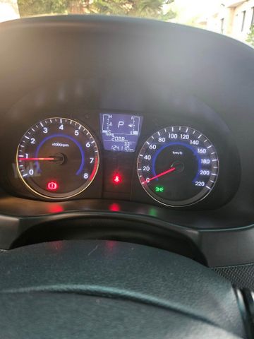יונדאי אקסנט i25