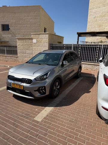 קיה נירו