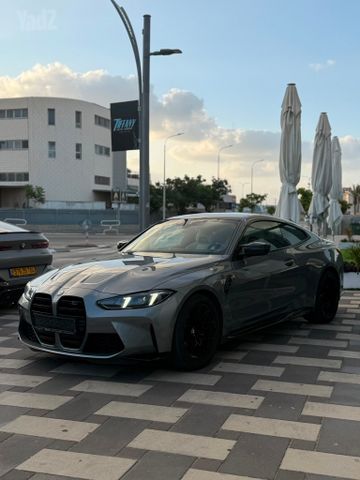 ב מ וו M4