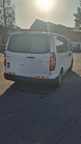 H-1 / i800 I800 אוט׳ קומבי 3 מק 2.5 (170 כ״ס) [2011-2019]
