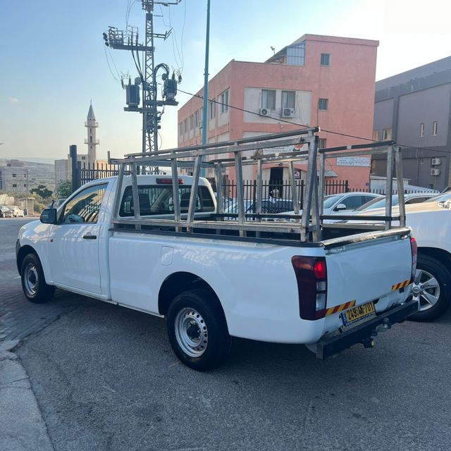 איסוזו די-מקס