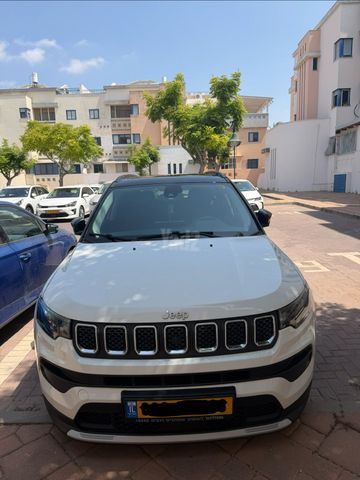 מודעת רכב ג'יפ קומפאס