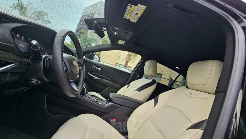 מודעת רכב קאדילק XT4 1