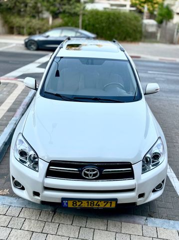 טויוטה RAV4