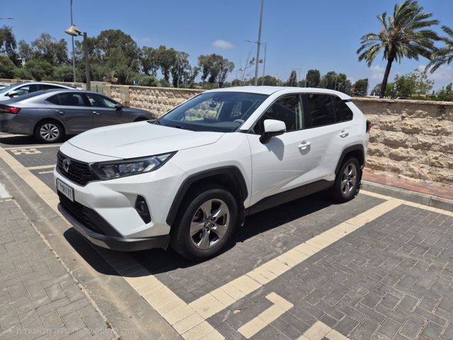 טויוטה RAV4