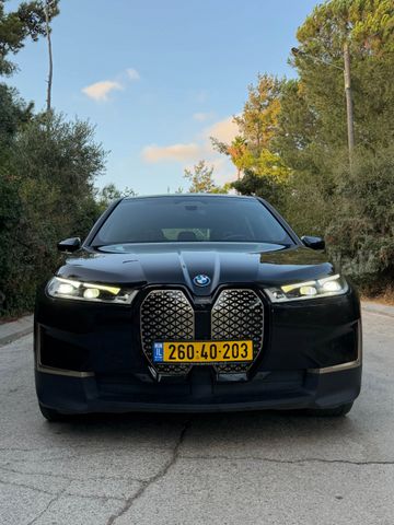 ב מ וו iX