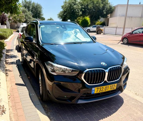ב מ וו X1