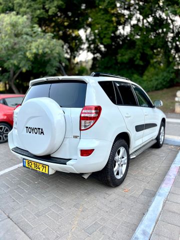 טויוטה RAV4