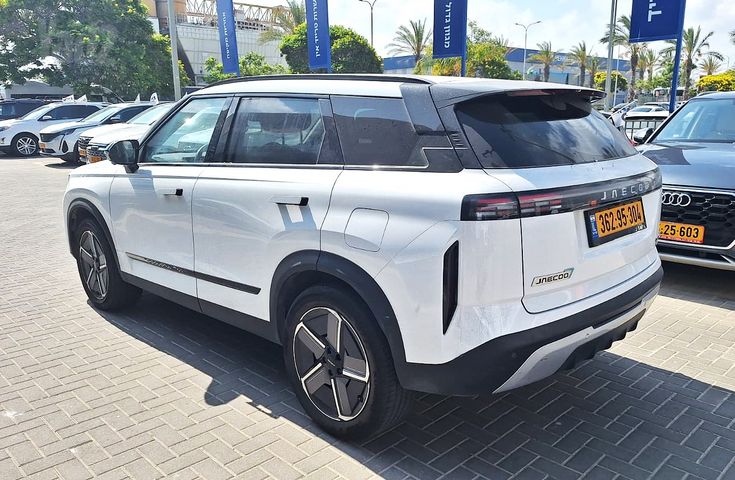 ג'אקו J7