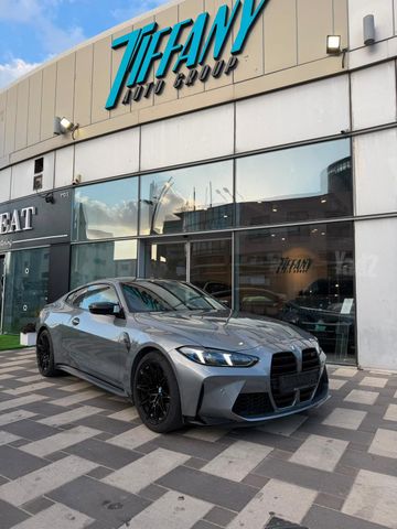 ב מ וו M4