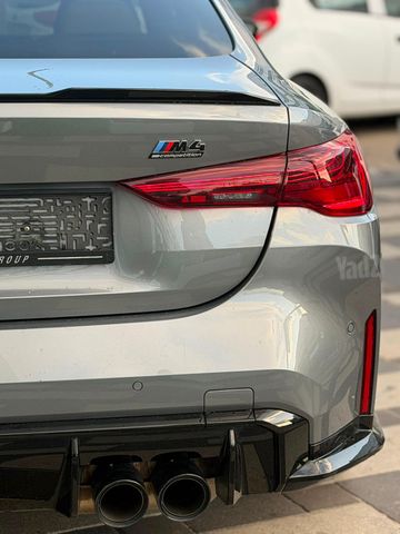 ב מ וו M4